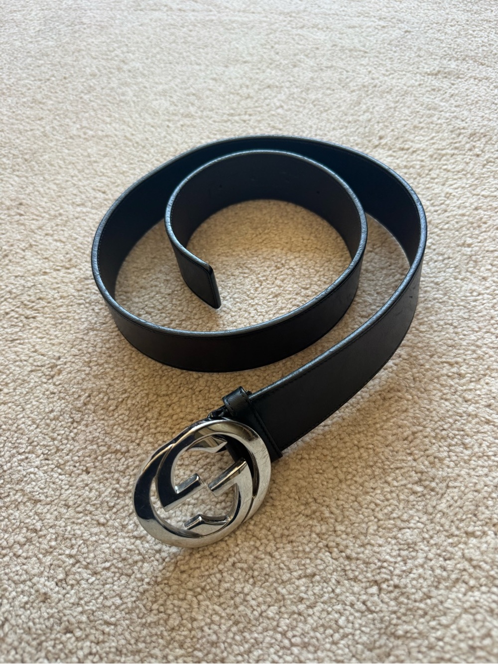 Gucci black leather belt with silver buckle